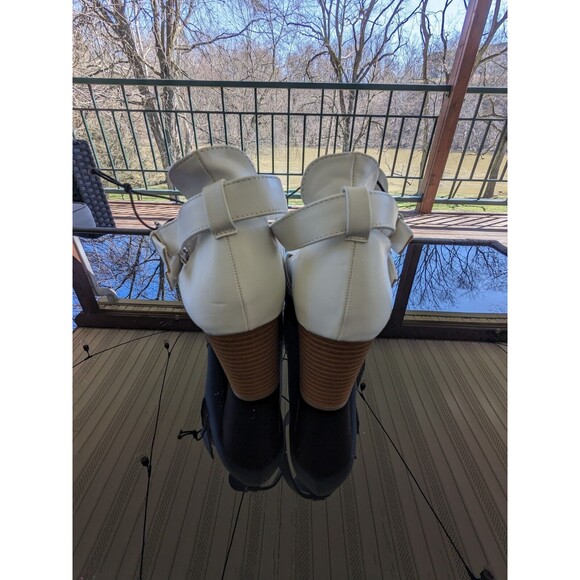 Liz Claiborne Women's sz 11M White Camelia 3 3/8" Heel Ankle Boots Buckles NWT - Picture 2 of 11